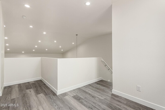Building Photo - 949 E Desert Ln
