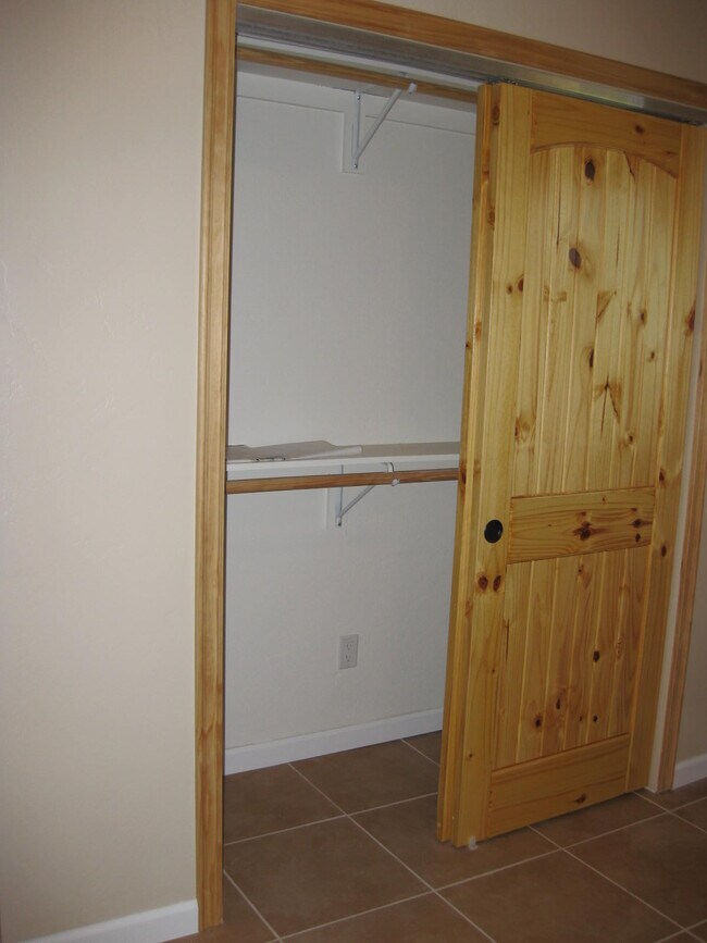 Building Photo - 2805 Fallbrook Ln