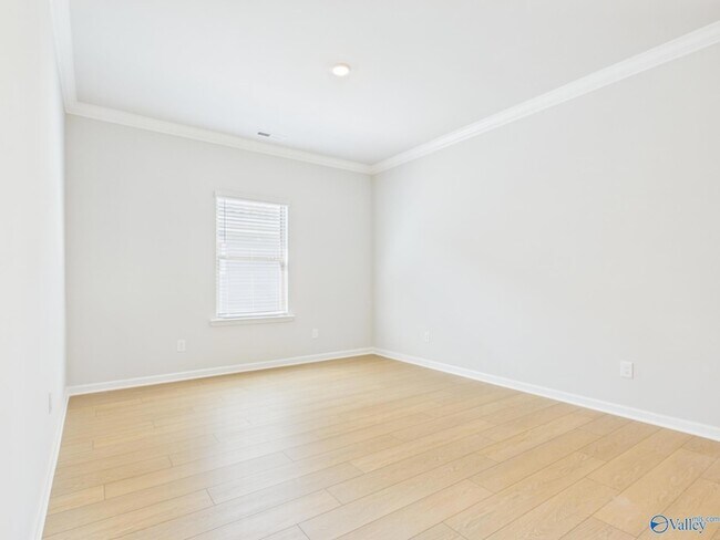 Building Photo - 307 Susan Lynn Dr