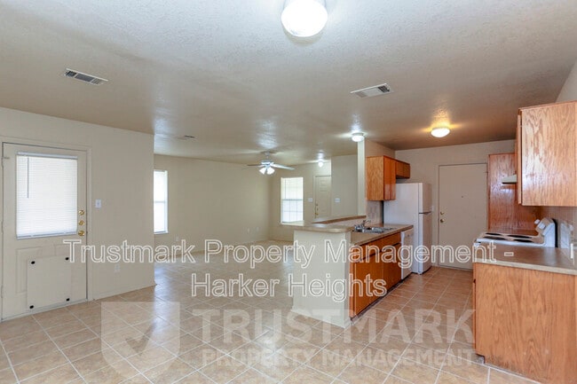 Building Photo - 932 Maplewood Dr