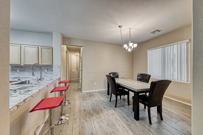 Building Photo - 673 Peachy Canyon Cir