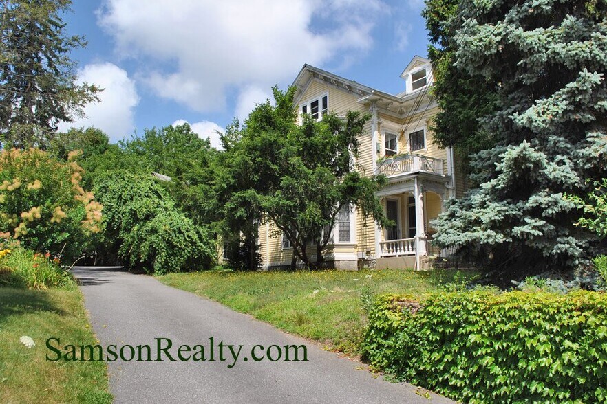 Building Photo - 745 Pleasant St