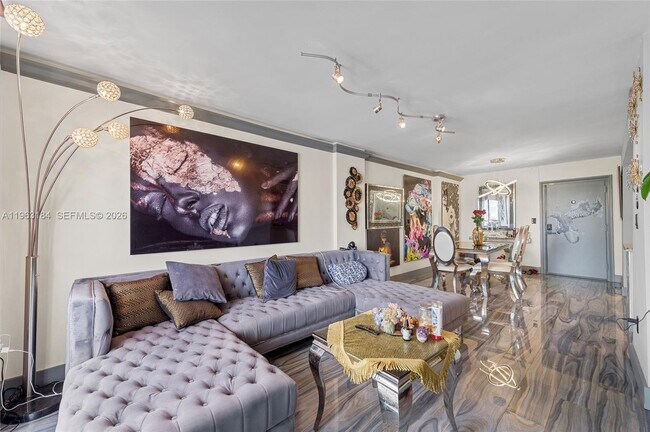 Building Photo - 1345 Lincoln Rd