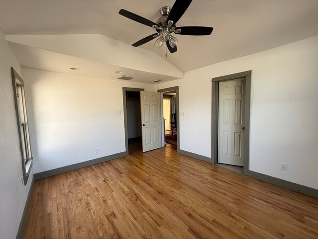 Building Photo - 1822 W 35th St