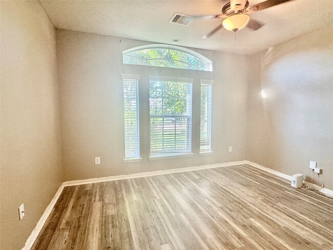 Building Photo - 1205 Quarterhorse Dr