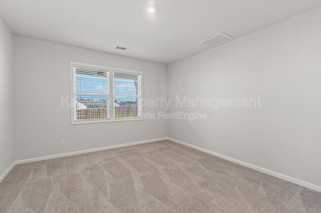 Building Photo - 651 Manitou Cir