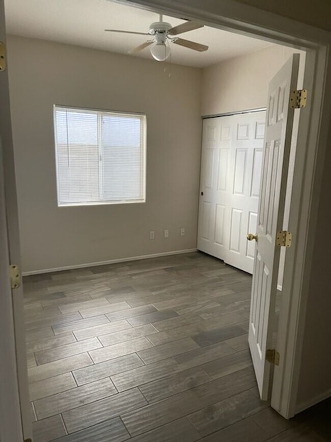Building Photo - 4 bedroom 2 bath in Goodyear