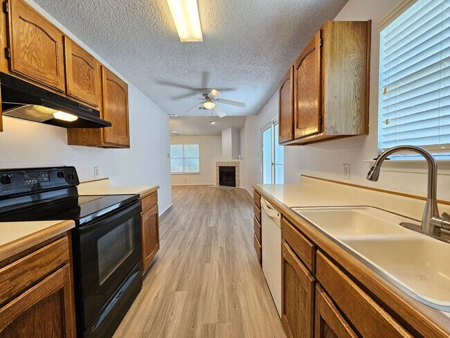 Building Photo - 2209 Dickens Dr
