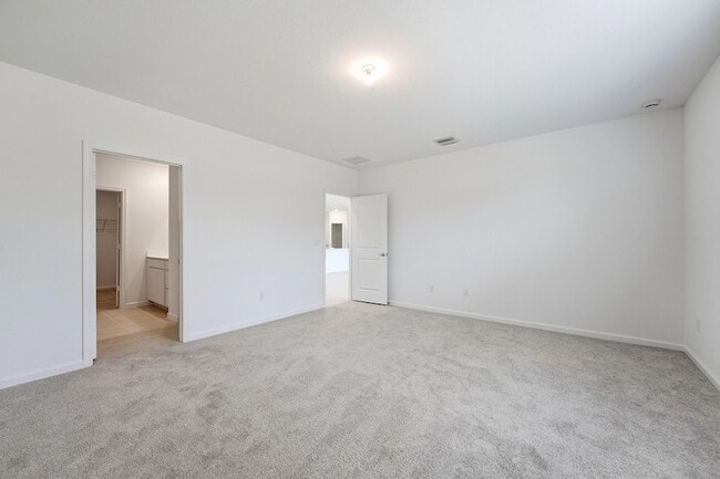 Building Photo - 10461 NW Suncrest Lp