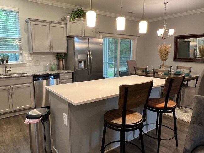 Building Photo - FURNISHED Three Bedroom Wellstone Model Home