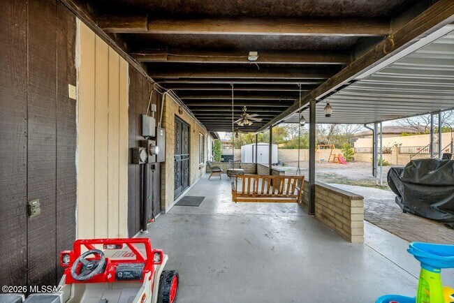 Building Photo - 2191 S Sunburst Dr