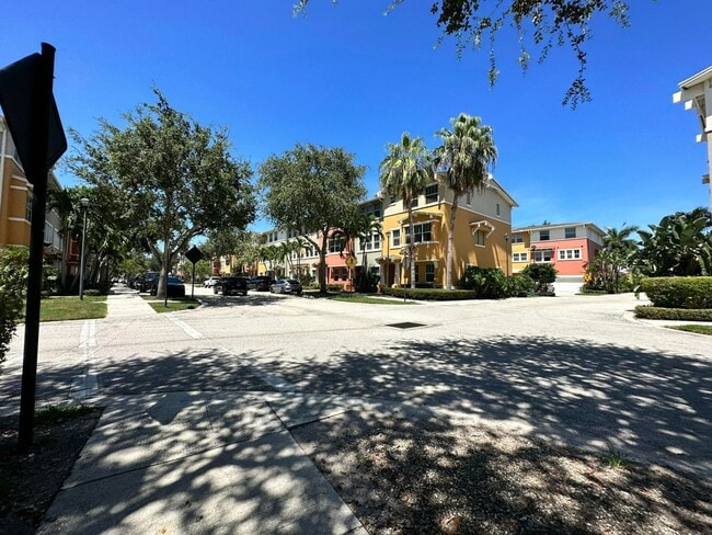 Building Photo - Luxury Townhouse West Palm Beach Gated Community two bedroom three bathrooms!