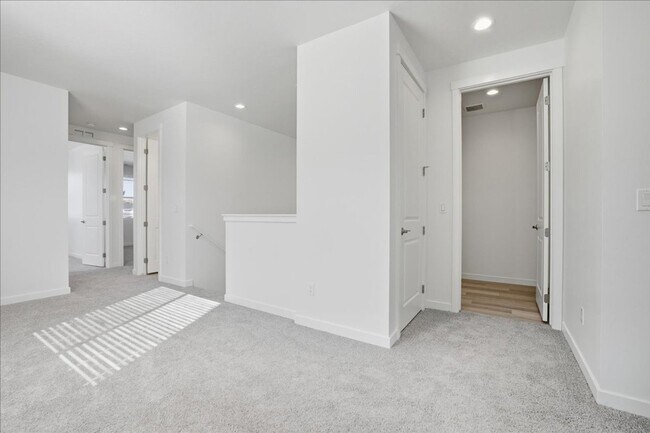 Building Photo - Brand new 3 bed 2.5 bath townhouse