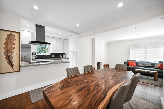 Building Photo - 295 De Leon Dr