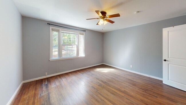 Building Photo - Newly Updated Silver Spring Three Bedroom ...