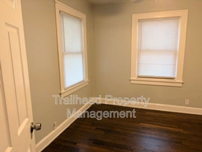 Building Photo - 2911 N Walnut St