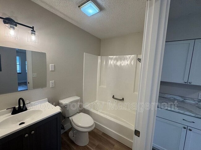 Building Photo - 606 S 7th St