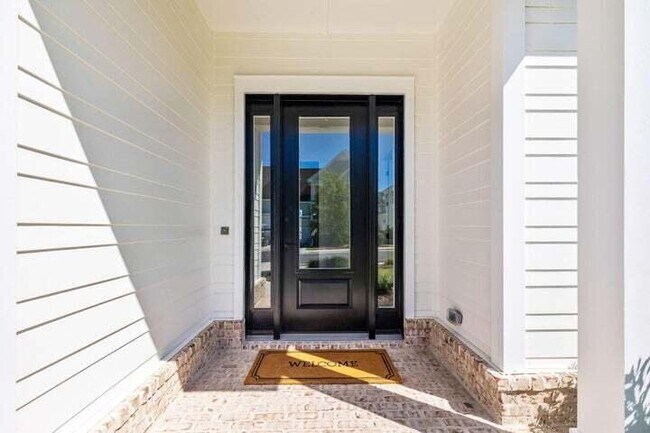 Building Photo - 120 Suwanee Dr