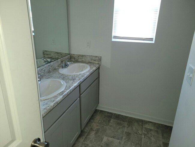 Building Photo - 285 Riley Wy