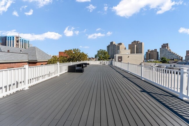 Building Photo - 65-67 Storms Ave