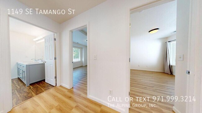 Building Photo - 1149 SE Tamango St