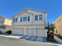 Building Photo - CHARMING 2 BEDROOM CONDO IN GATED COMMUNITY