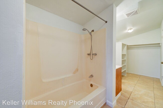 Building Photo - 2 br, 1 bath House - 9316 East Balsam Aven...