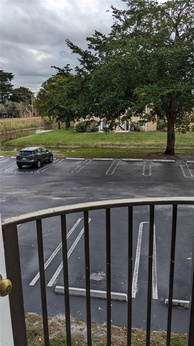 Building Photo - 2701 Riverside Dr