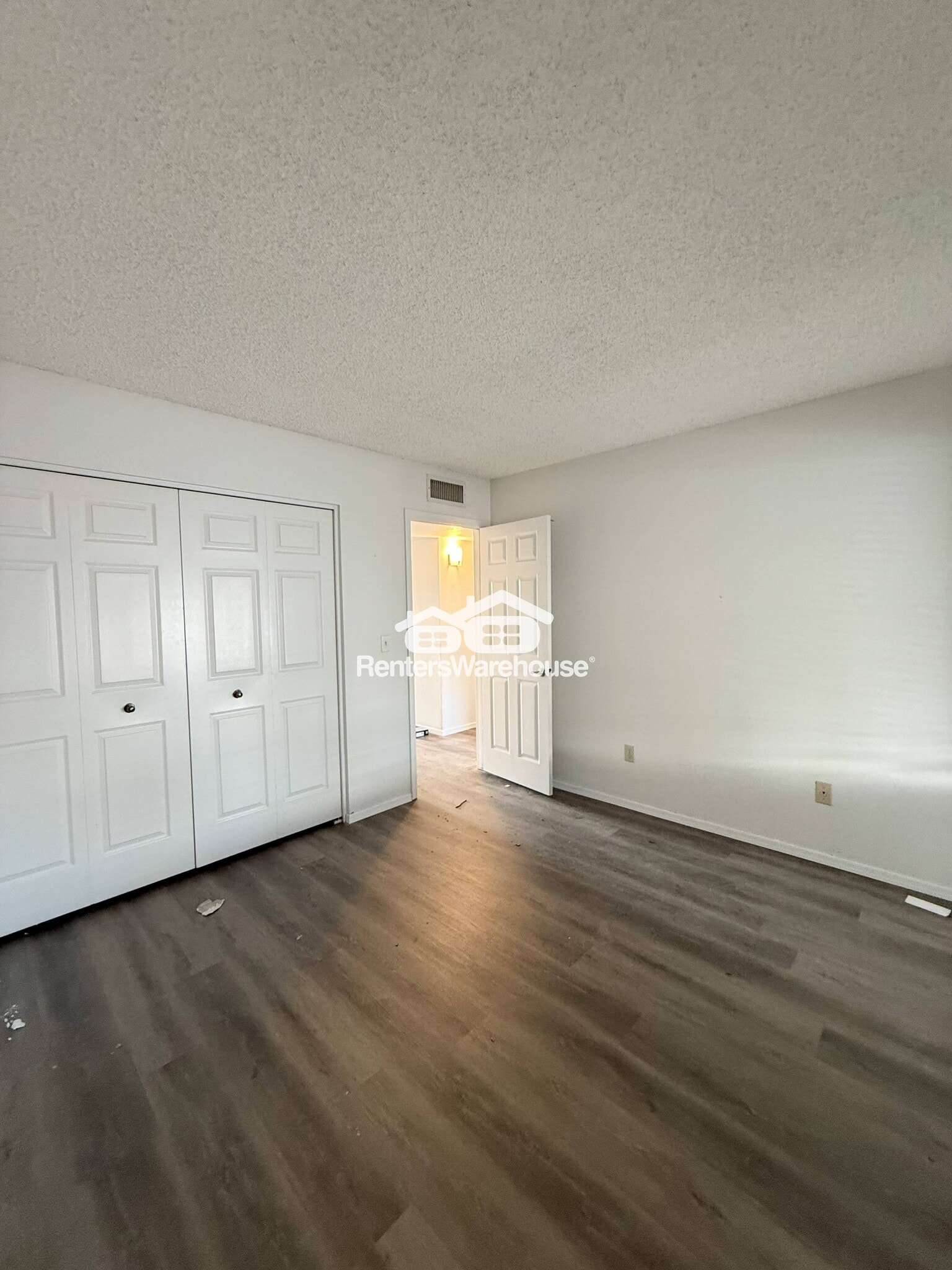 Building Photo - 1011 E Renee Dr