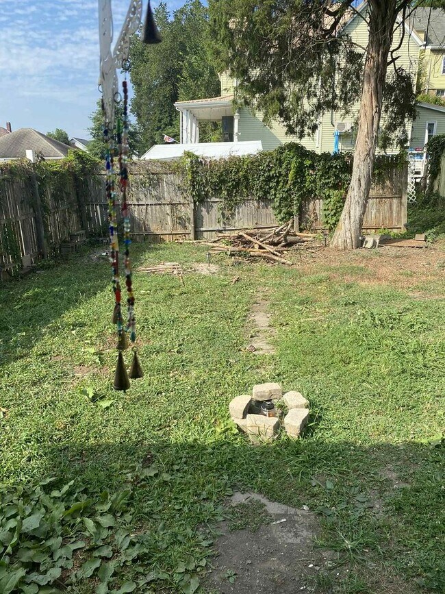 Building Photo - Newly Updated Spacious 5 bedroom 1 bathroom house for rent in Glassport!