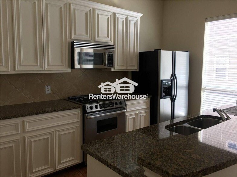 Building Photo - 4100 Blossom St