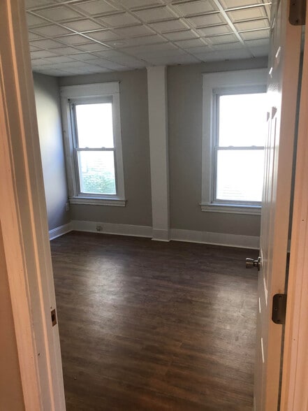 Building Photo - 79 Spruce St