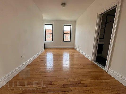 Building Photo - 3 bedroom in ASTORIA NY 11105