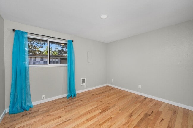 Building Photo - 9th Ct Duplex - AL-2402