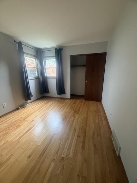 Building Photo - 307 S 76th St