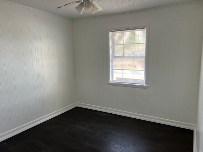 Building Photo - 979 Dowdey Rd