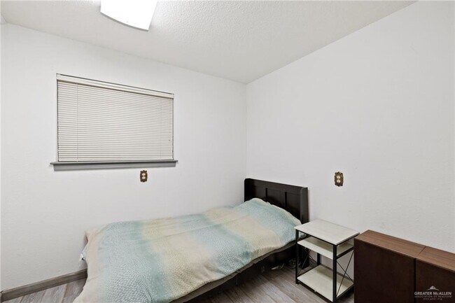 Building Photo - 812 Voltz Ln