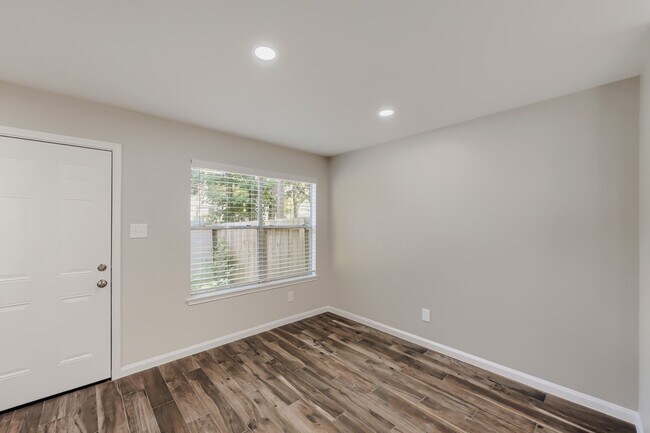 Building Photo - 11 Wineberry Pl