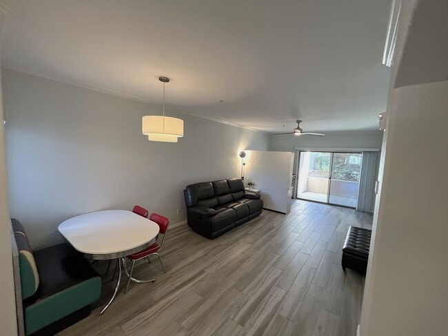 Building Photo - 1941 S PIERPONT Dr