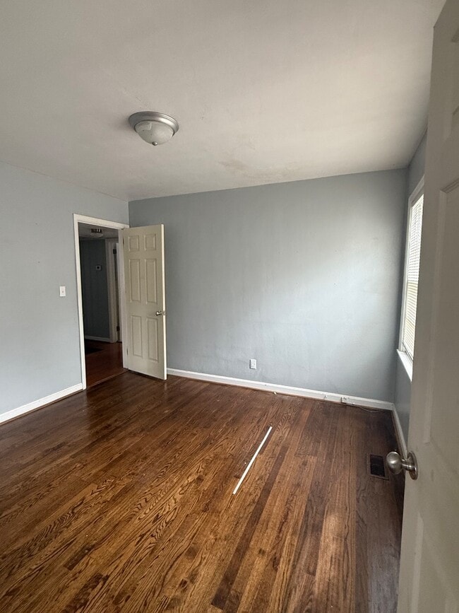 Building Photo - 1300 Woodland Dr