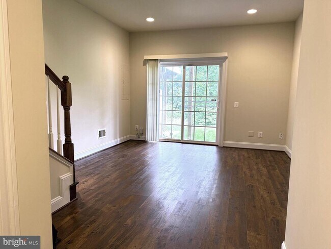Building Photo - 42682 Keiller Terrace