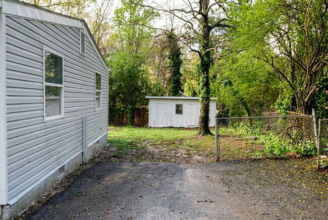 Building Photo - 70 Little John Trail