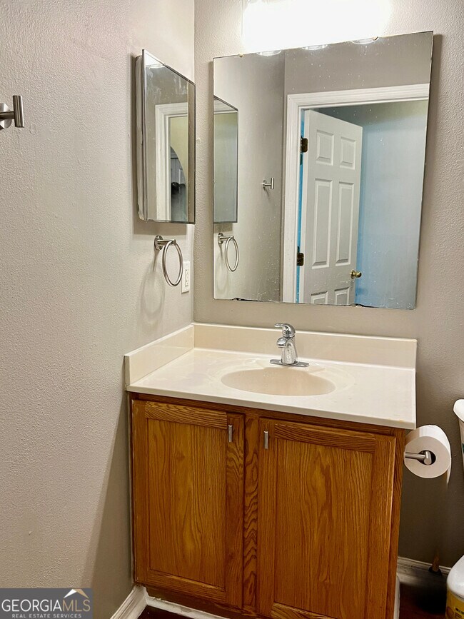 Building Photo - 230 Pine Bluff Dr