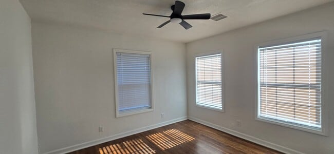 Building Photo - 3409 Riverside Dr