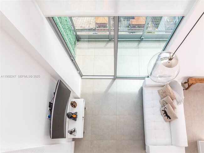 Building Photo - 690 SW 1st Ct