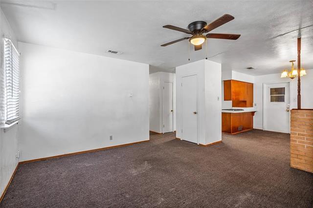 Building Photo - 724 E Mustang St