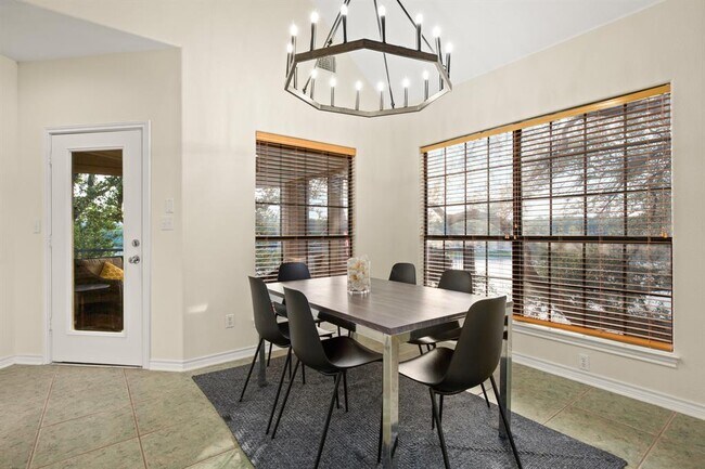 Building Photo - 1352 Lakeshore Dr