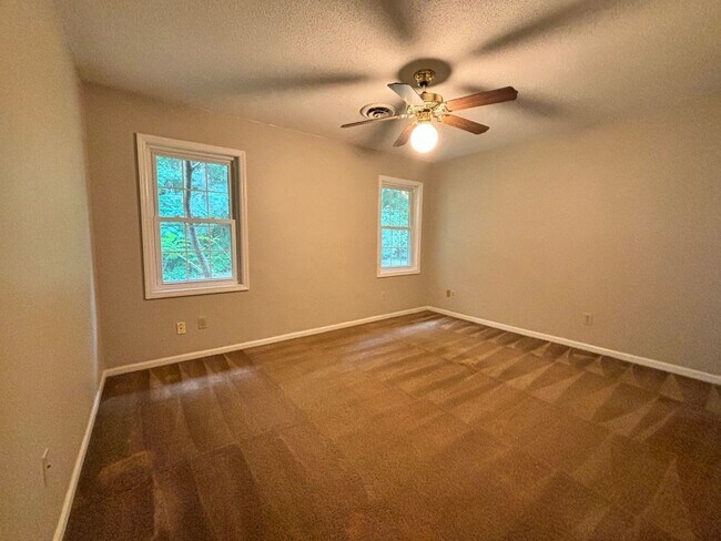 Building Photo - 255 Bayberry Ct