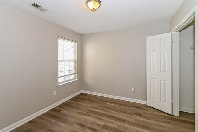 Building Photo - 9915 White Poplar Dr