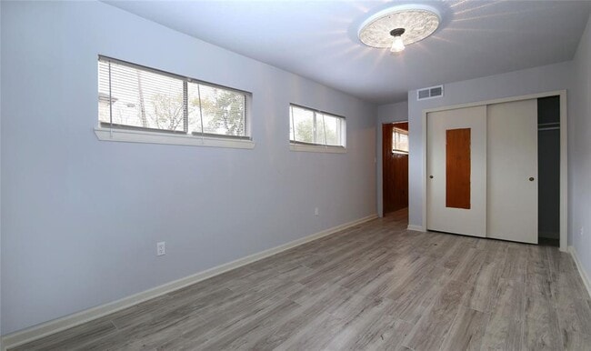 Building Photo - 5221 Palmetto St